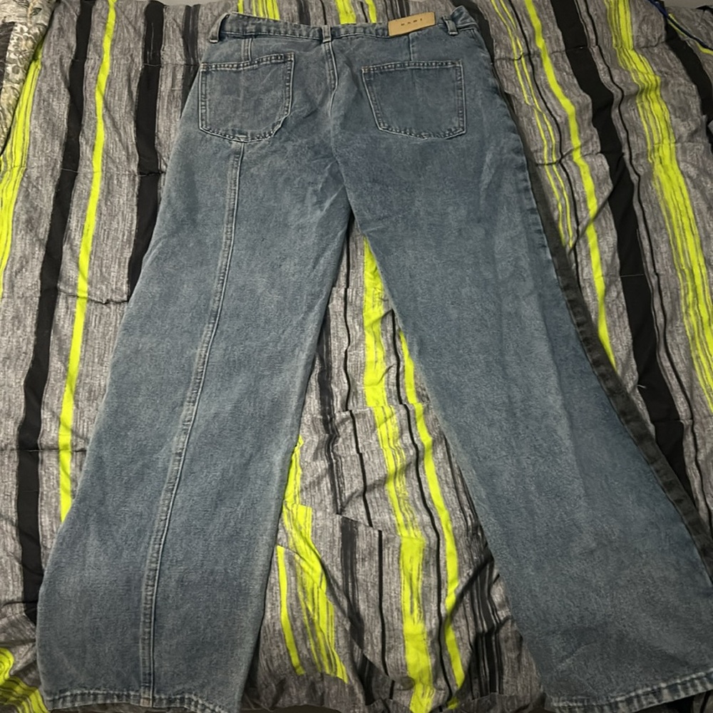 Jeans - Picture 2 of 3